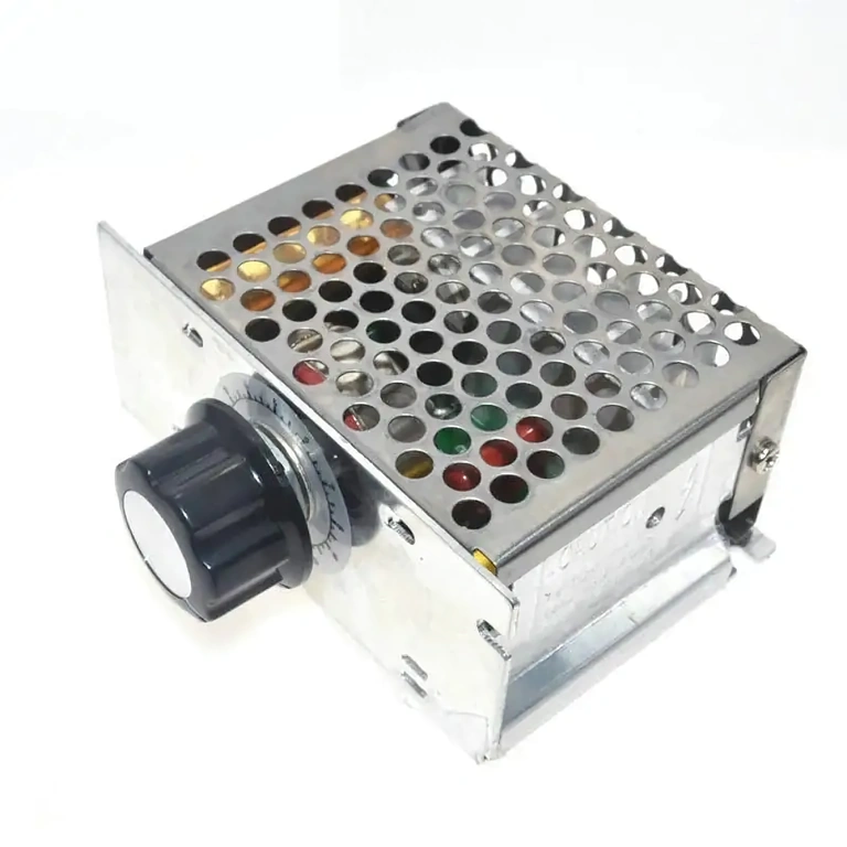 Modulo variatore tensione AC 220V visto da angolo laterale