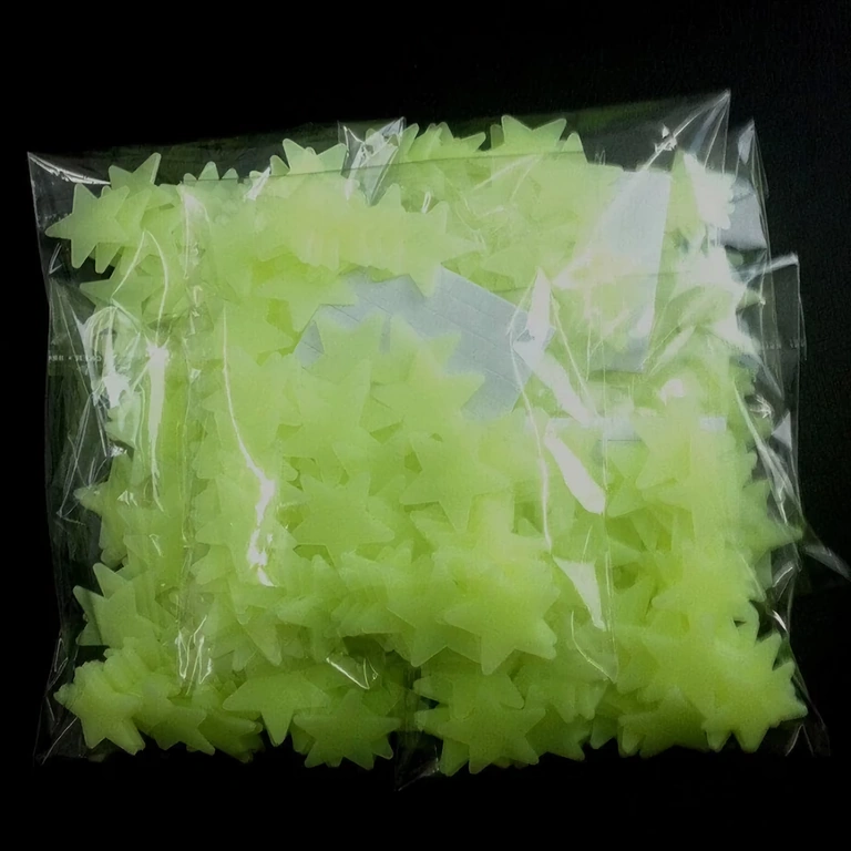 Decorazione cameretta bambini con stelline fosforescenti