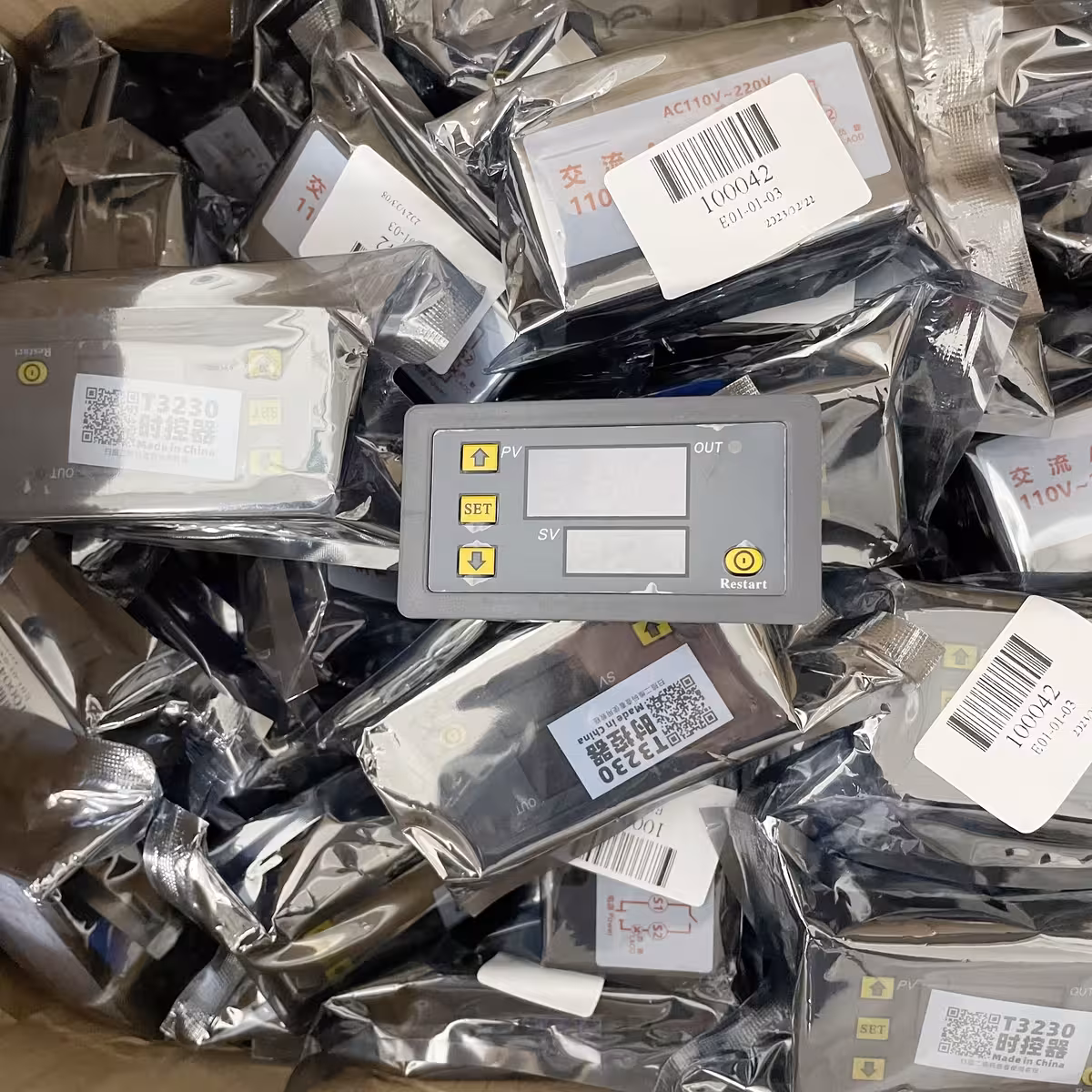 Pannello di controllo con pulsanti e display LED per impostazione temporizzazione