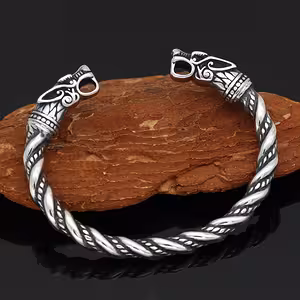 Bracciale Vichingo con Testa di Lupo – Modello Gotico Ispirato alla Serie Vikings per Uomo