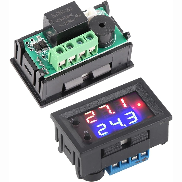 Fronte e retro del termostato digitale con display e morsetti