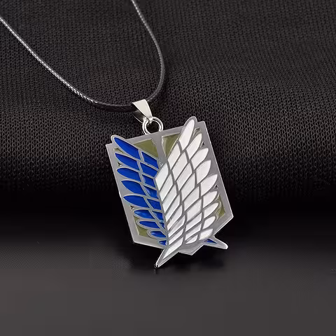 Ciondolo Anime Attack on Titan – Medaglione con Collana Argentata per Fan Manga & Cosplay