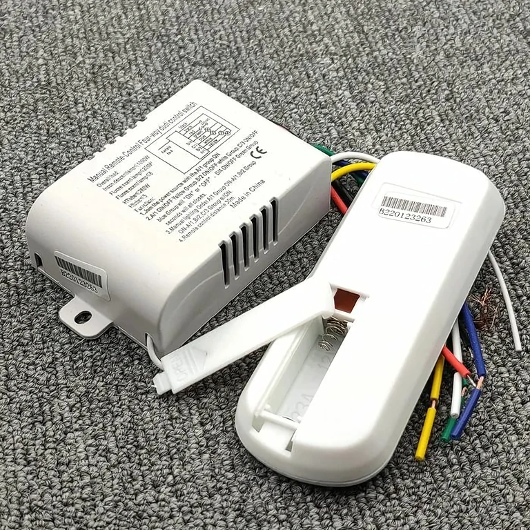 Sistema accensione/spegnimento lampadario a distanza