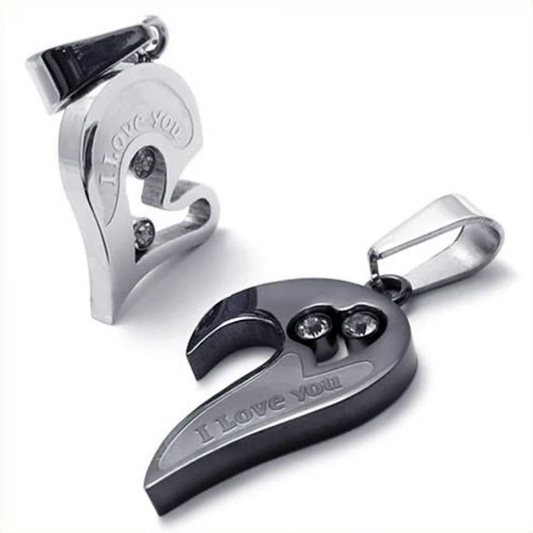 Due pendenti a cuore per coppie innamorate