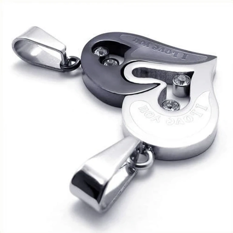 Pendenti a cuore nei colori argento e nero per coppie