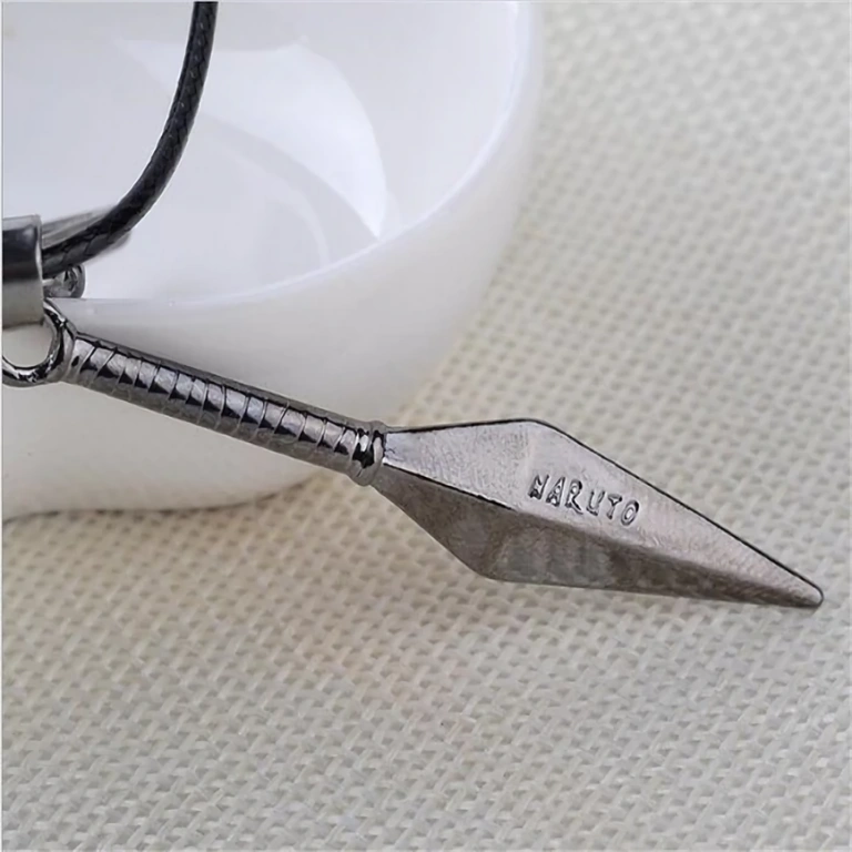 Ciondolo Kunai su collana in pelle per cosplay