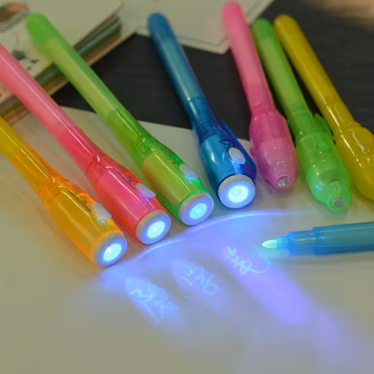 Set 5 Penne Inchiostro Invisibile con Luce UV – Scrittura Segreta, Messaggi Nascosti, Giochi per Bambini