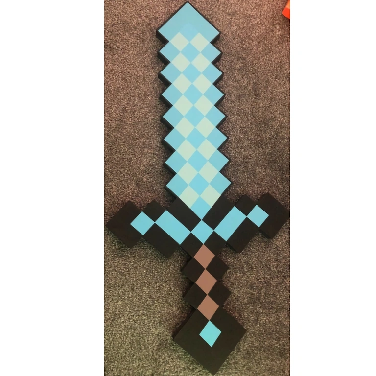 Perfetta per gioco, cosplay o decorazione tematica Minecraft