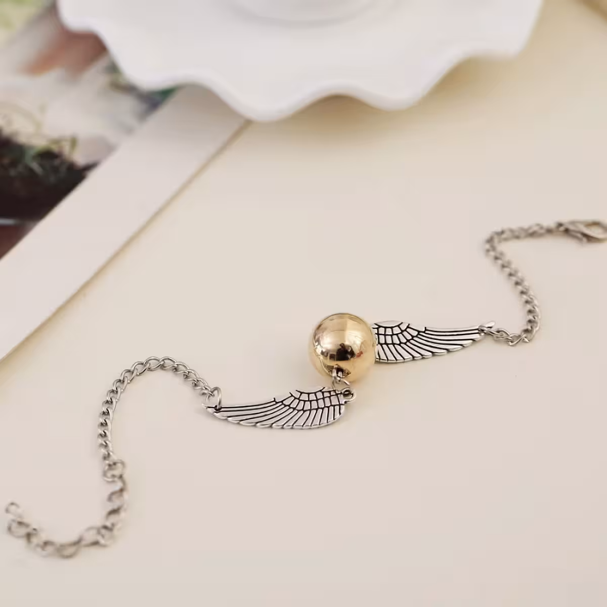 Bracciale con charm Snitch – regalo perfetto per fan di Harry Potter