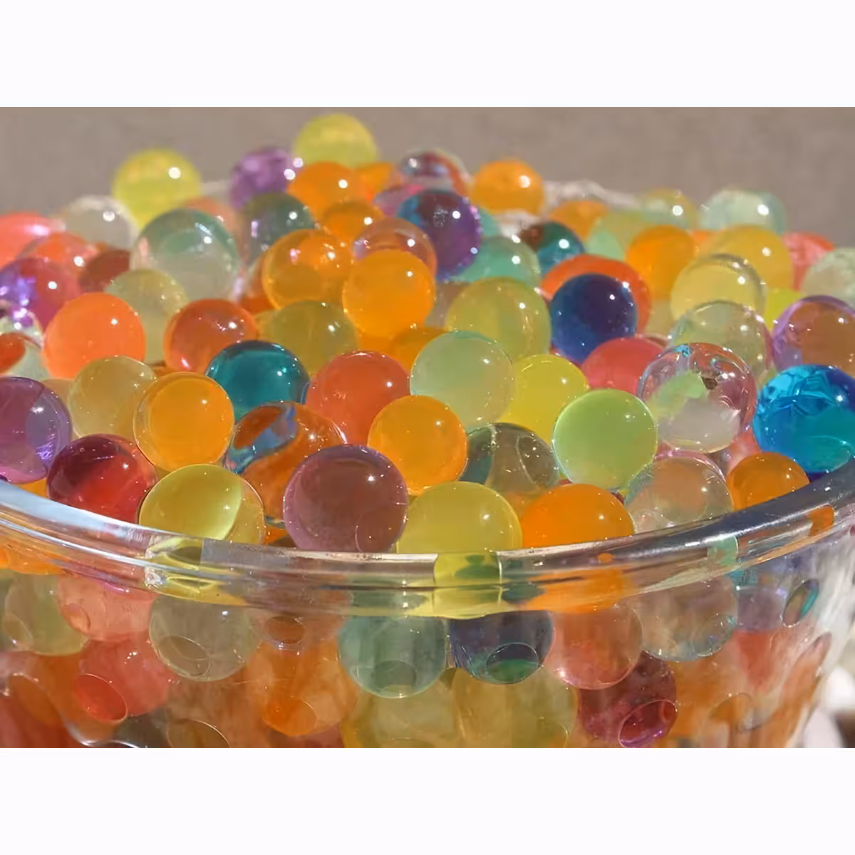 Palline idrofile che assorbono acqua e si gonfiano, perfette per decorazioni eleganti