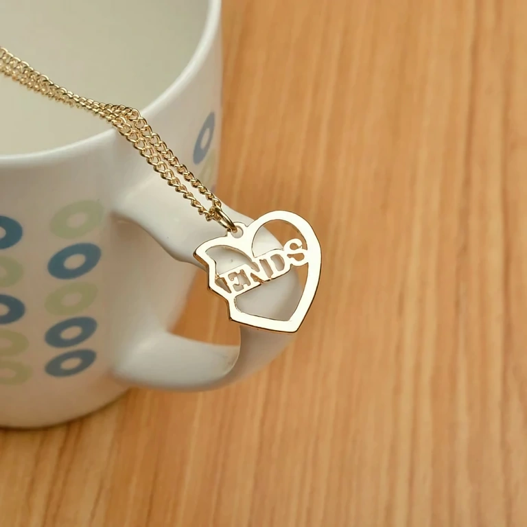Tre collane dorate per migliori amici – ciondoli a cuore