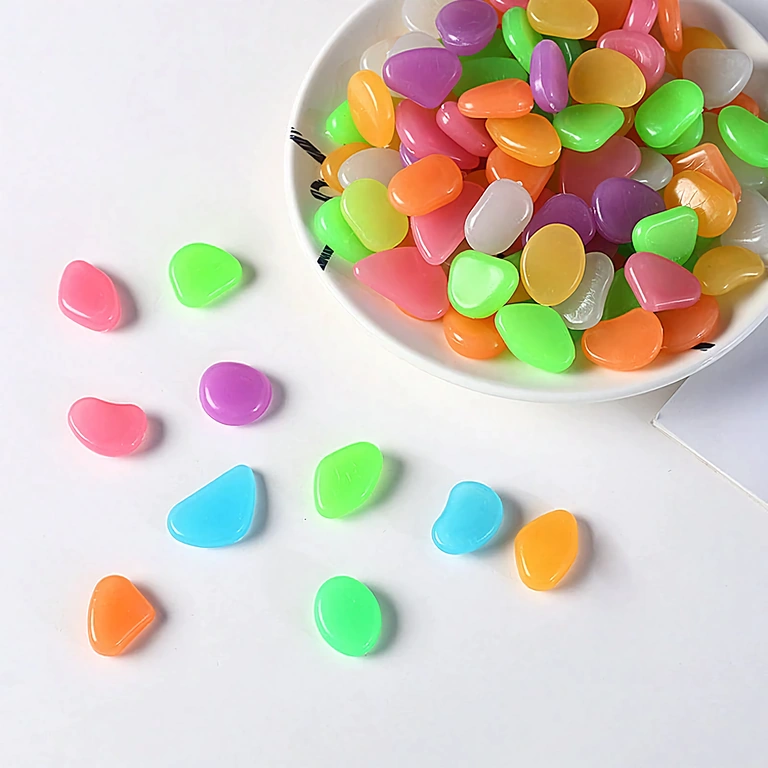 Confezione sassi fosforescenti 100 pezzi Pacchetto decorativo con 100 pietre fosforescenti