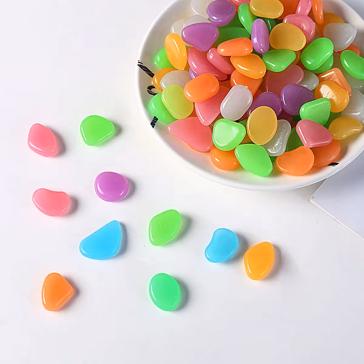 Pacchetto decorativo con 100 pietre fosforescenti