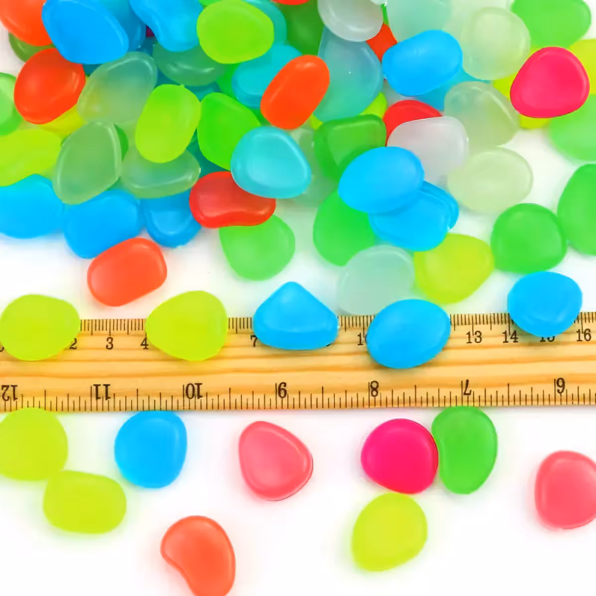 Ciottoli in resina con pigmento fotoluminescente