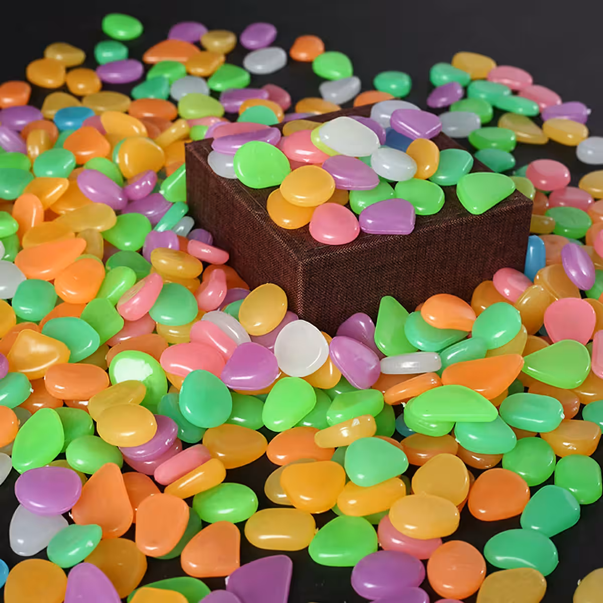 Pietre che illuminano i vialetti del giardino