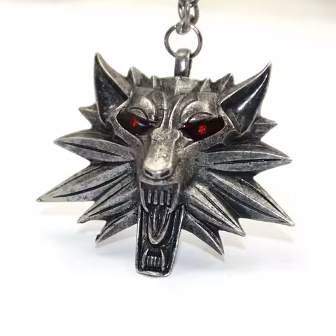 Ciondolo collana The Witcher Wild Hunt – medaglione argentato antichizzato con occhi neri o rossi