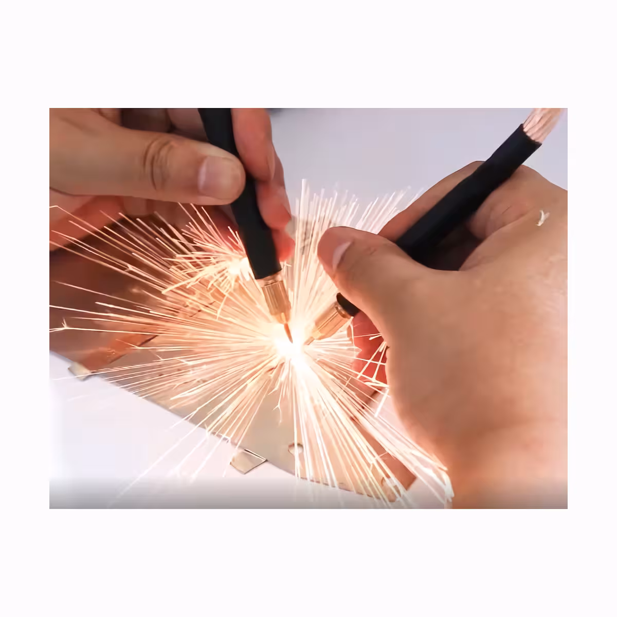 Attrezzatura per saldatura a punti per nastri nichel 18650