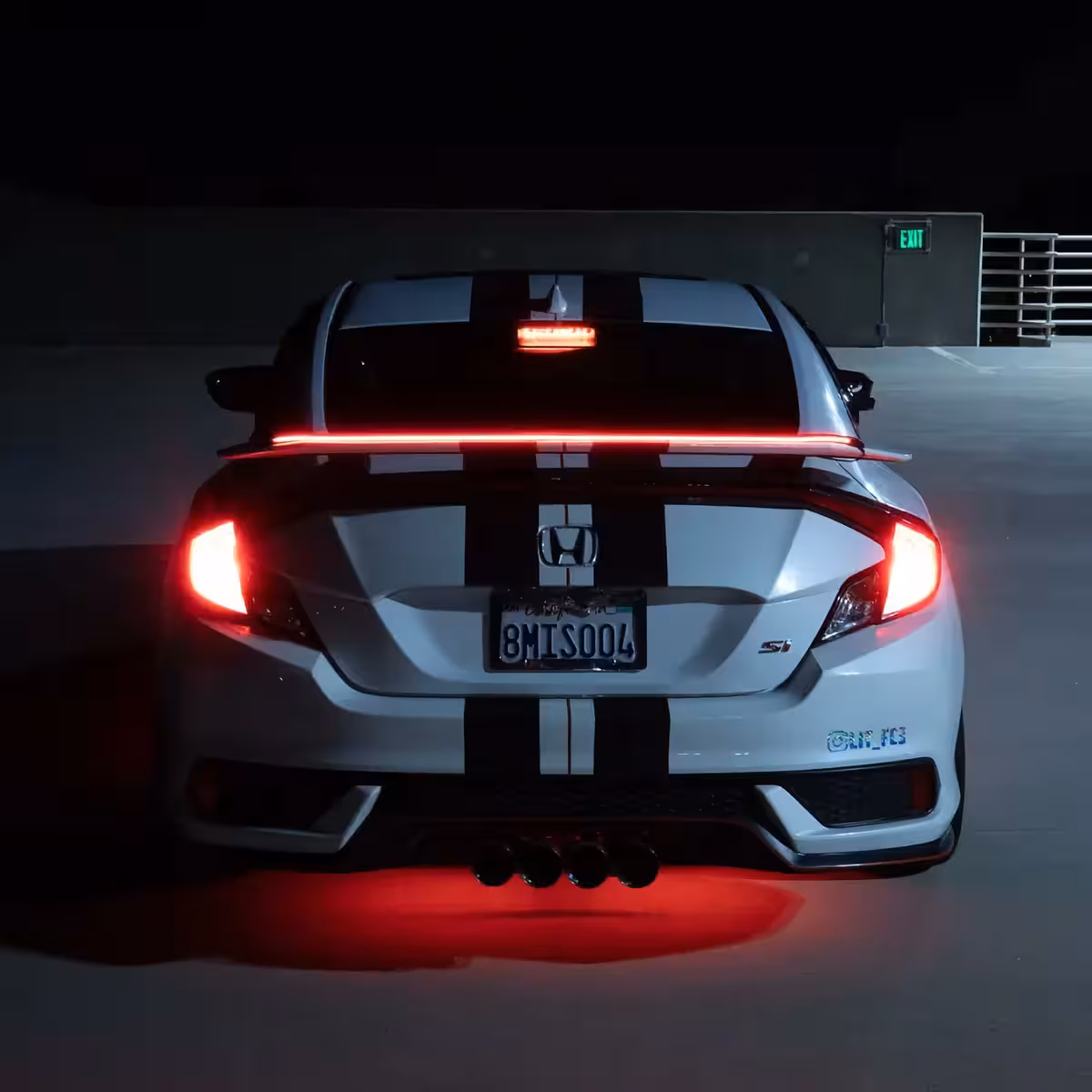 Spoiler per bagagliaio con striscia LED e stop integrato