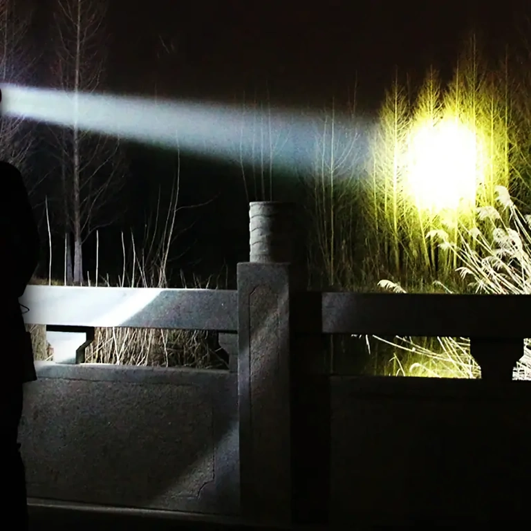 Torcia LED per esterni, impermeabile con batteria