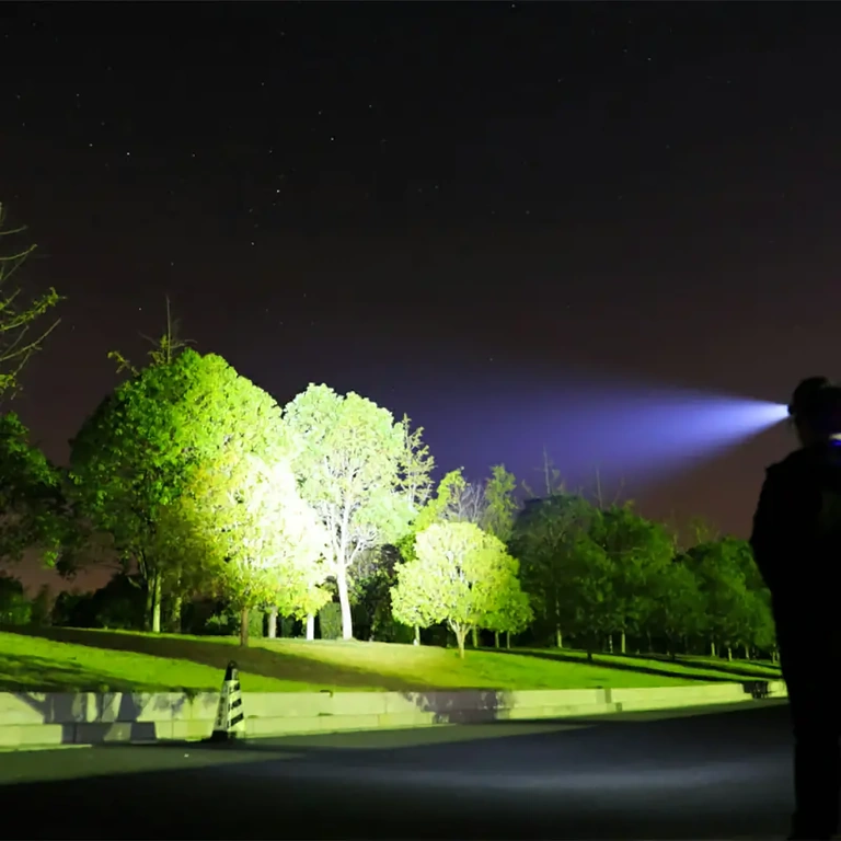 Torcia frontale LED per campeggio, pesca e escursioni