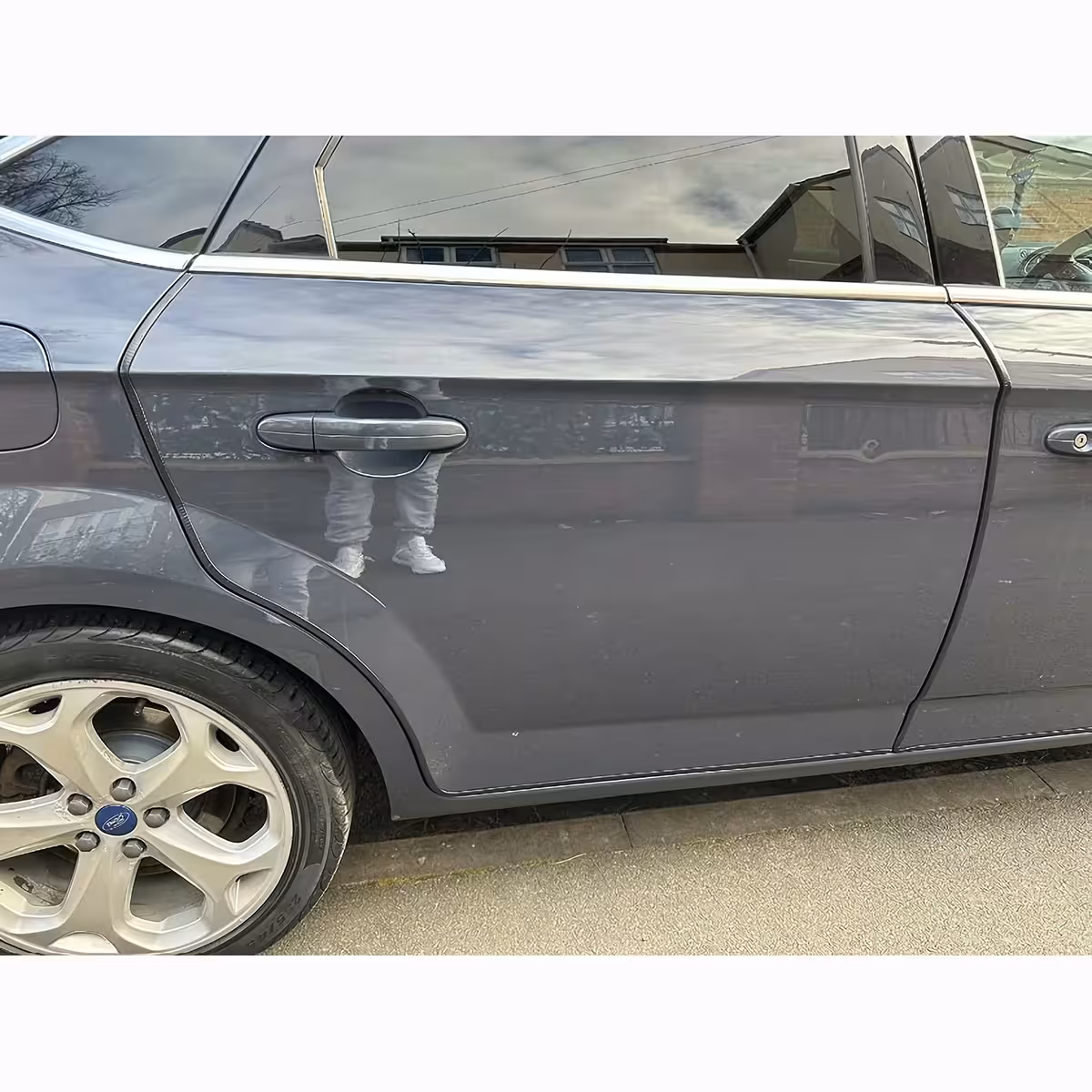 Striscia flessibile per protezione bordi porte auto