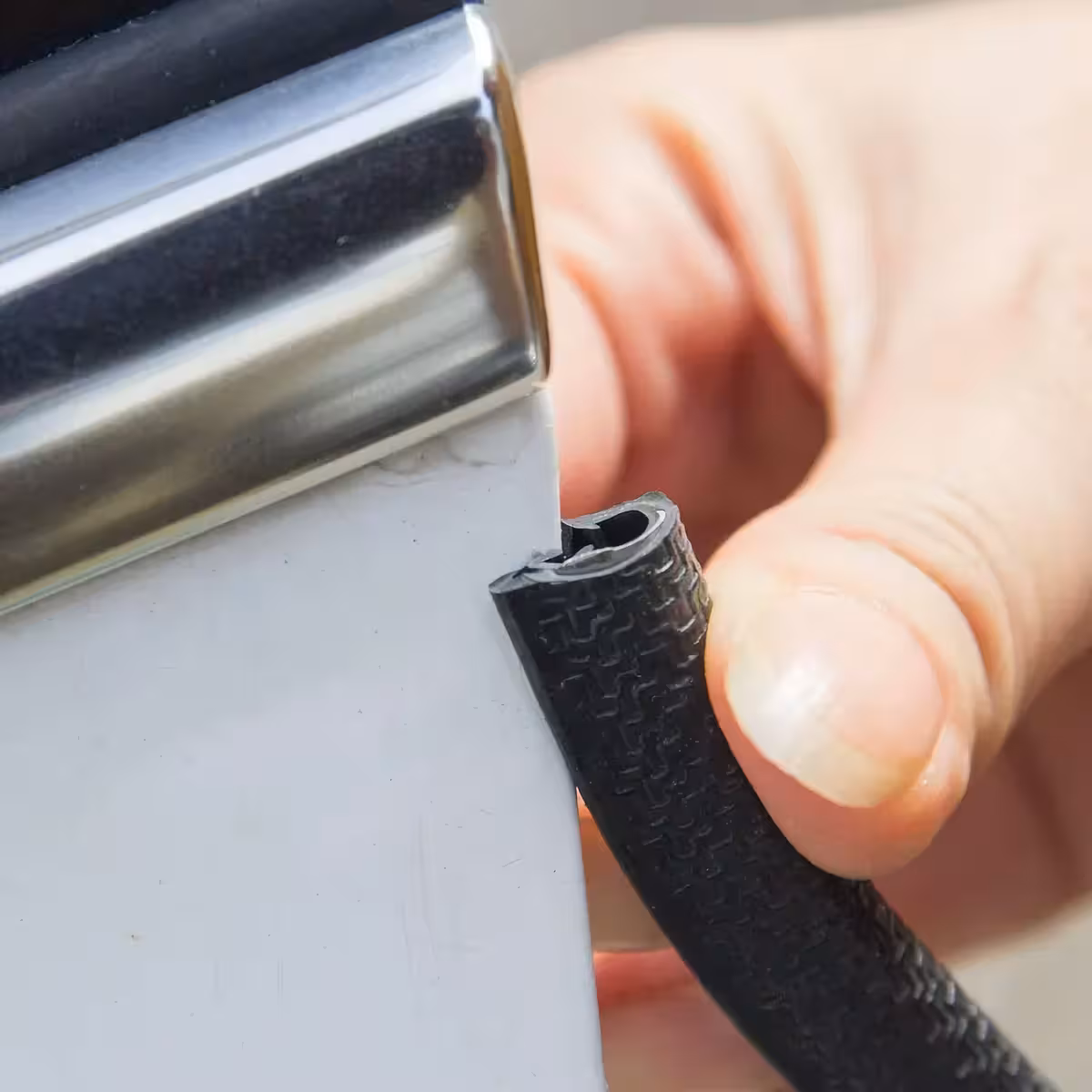 Striscia flessibile protezione bordo porte auto