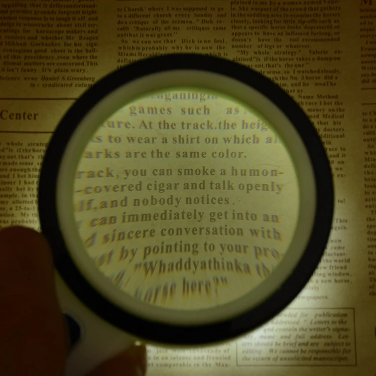 Lente con LED e ingrandimento preciso per dettagli fini