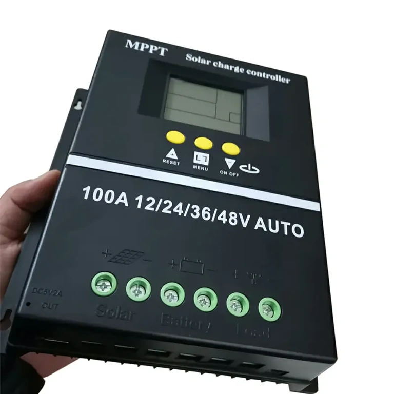 Regolatore solare MPPT per batterie LiFePO4, gel, AGM Controller MPPT 100A per tutti i tipi di batterie solari
