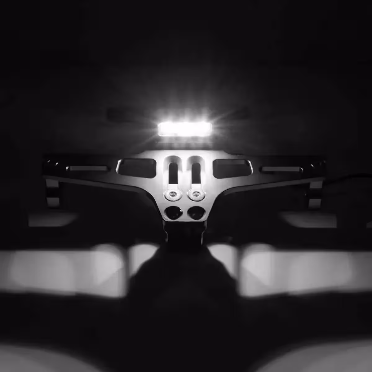 Supporto targa moto nero, dal design moderno