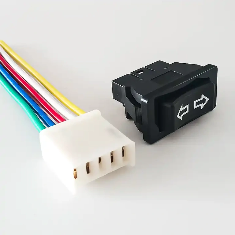 Interruttore cambio direzione motore 20A Interruttore a levetta 3 posizioni con ritorno, corrente nominale 20A