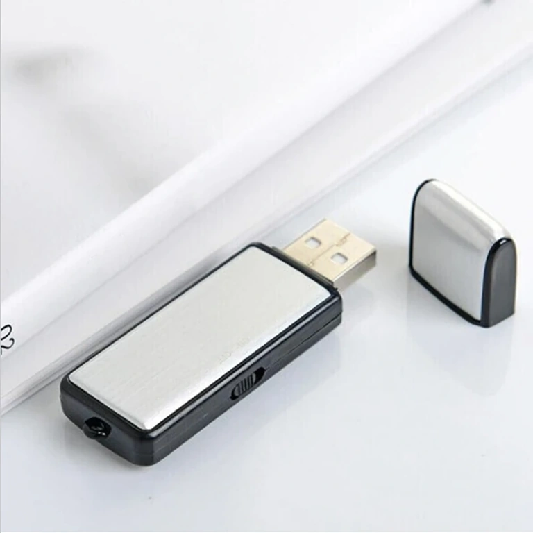Registratore spia USB con memoria 16GB Registratore spia USB con 16GB memoria e microfono sensibile