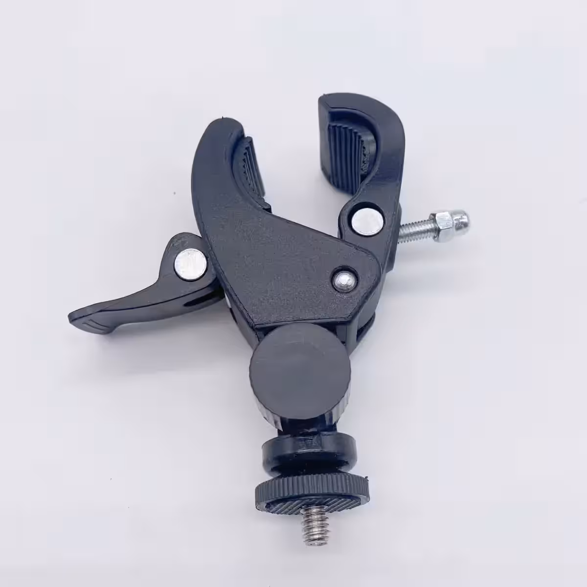 Fissaggio sicuro e stabile camera su manubrio per avventure dinamiche