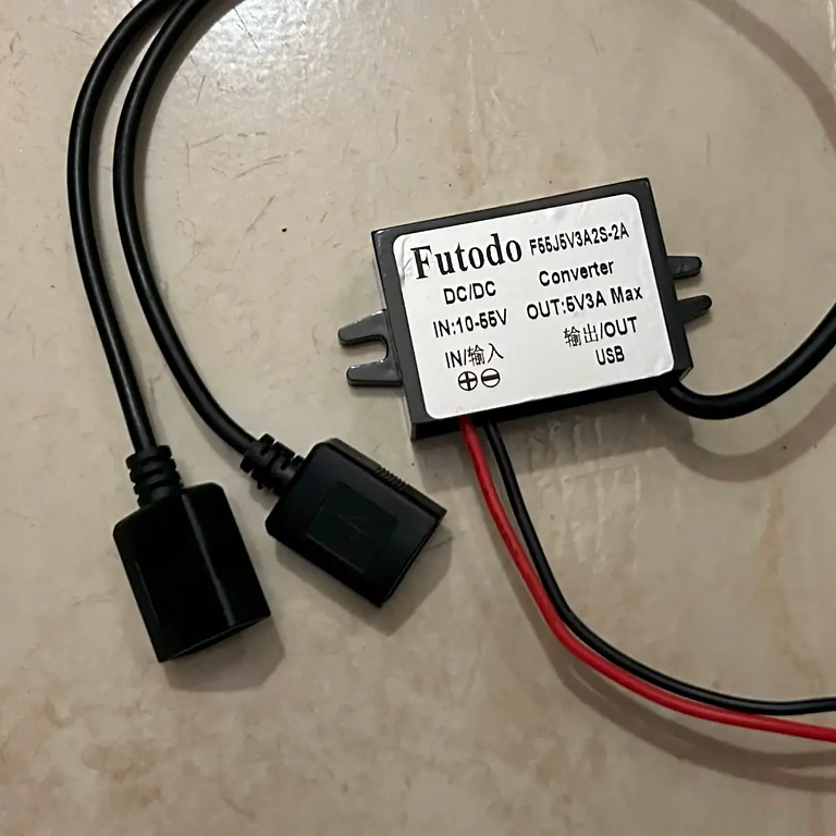 Porte USB doppie per ricarica simultanea 5V 3A