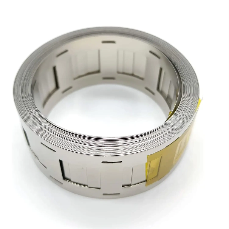 Nastro disteso Nastro srotolato sul tavolo, pronto all’uso