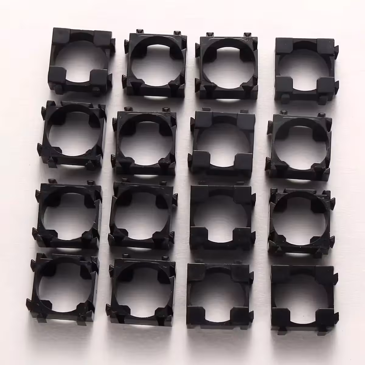 Sedici supporti modulari per celle Li-ion 18650, per costruzione pacchi batterie