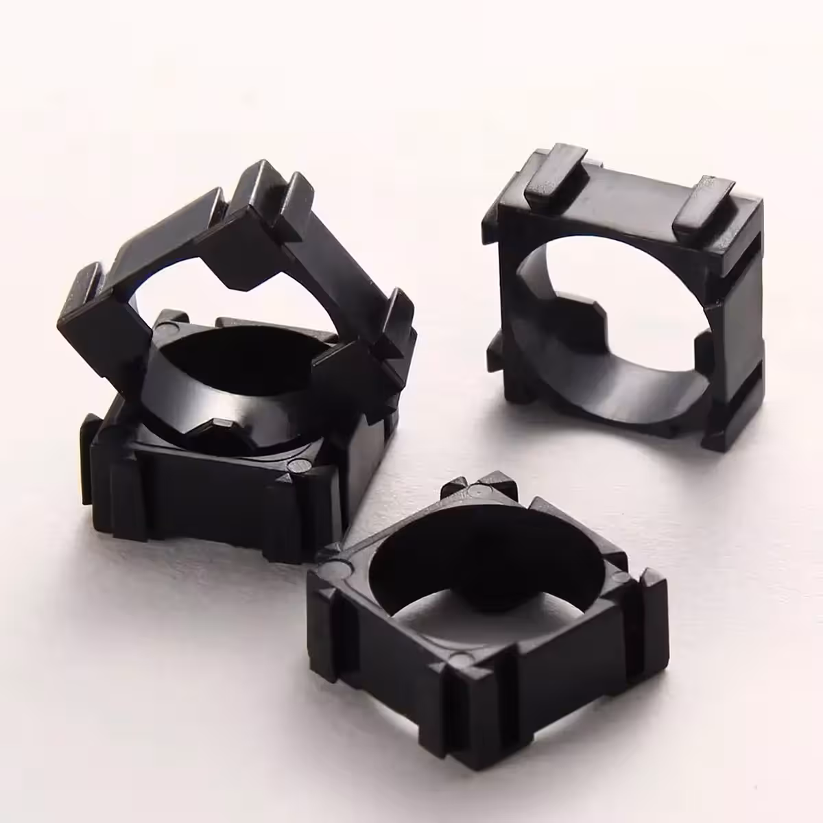 Quattro supporti modulari per celle Li-ion 18650, ideali per batterie personalizzate