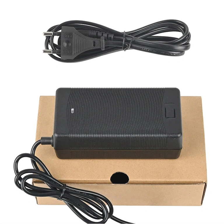 Caricabatterie 48V–54.6V 2A con connettore IEC C13, adatto per scooter elettrici Citycoco e Harley