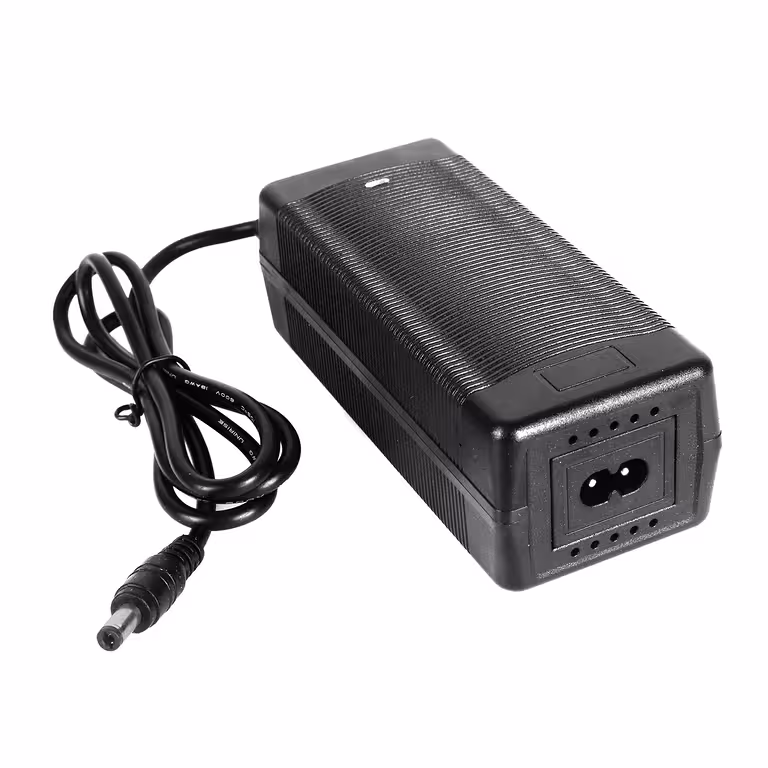 Caricabatterie 48V Li-Ion 54.6V 2A per monopattino, bicicletta e scooter elettrico