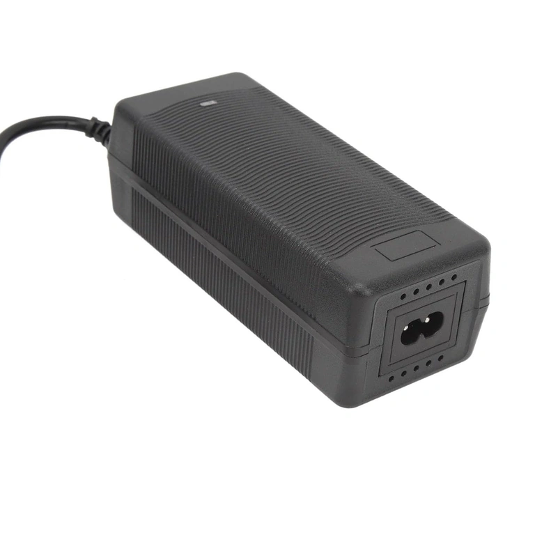 Caricabatterie 52V–58.8V 2A con presa coassiale 8mm compatibile con monopattini e scooter elettrici