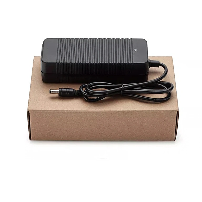 Confezione originale del caricabatterie 24V Li-Ion 2A per monopattini e biciclette