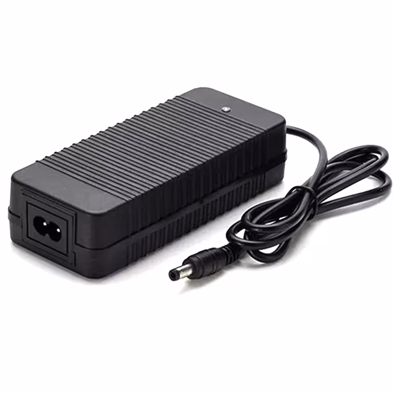 Caricabatterie Li-Ion 21V 2A per batterie 18650, 18V e BMS 5S