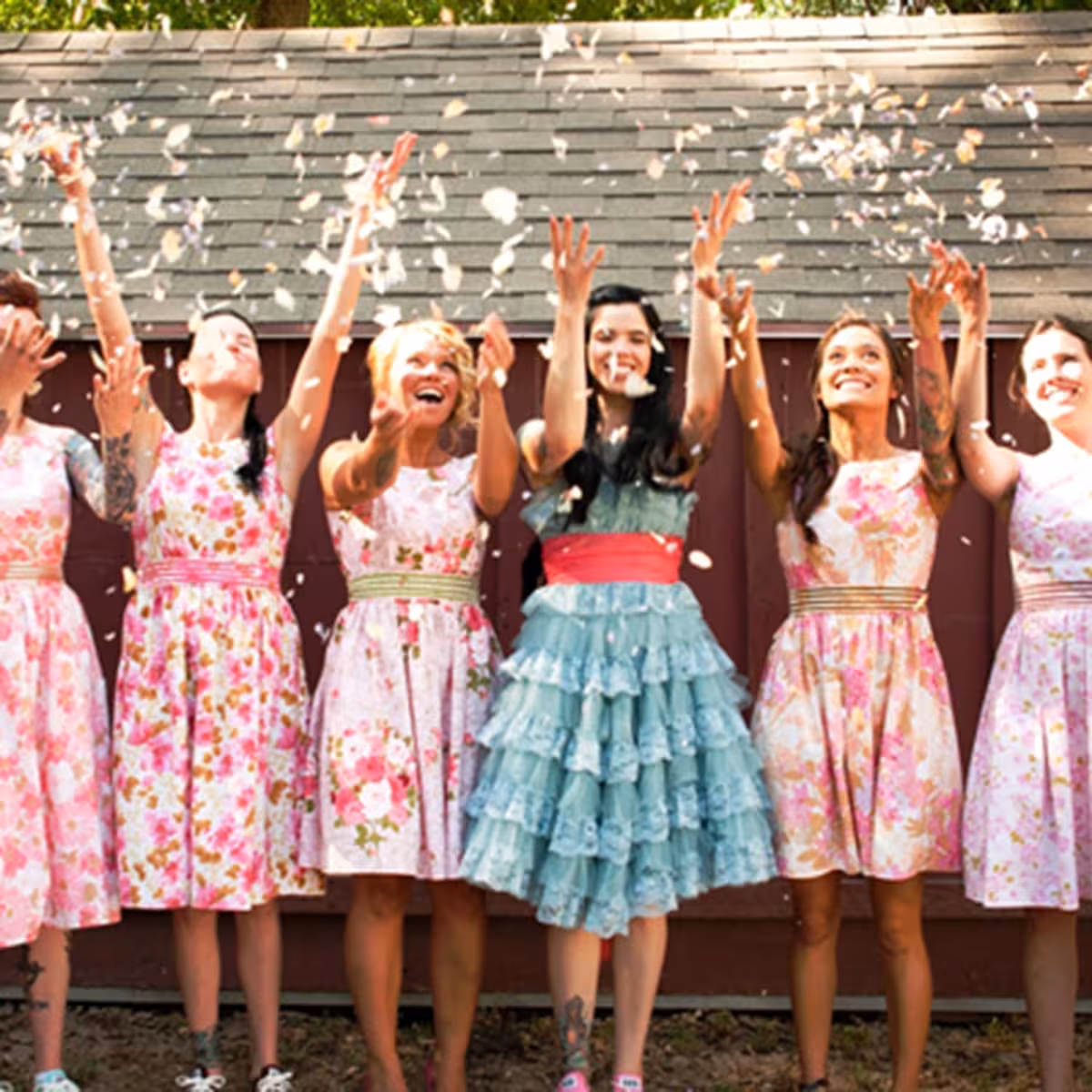 Petali bianchi artificiali per decorazioni matrimonio, anniversario o festa