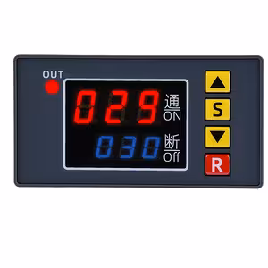 Vista frontale del modulo relè temporizzatore 24V DC con display LED digitale