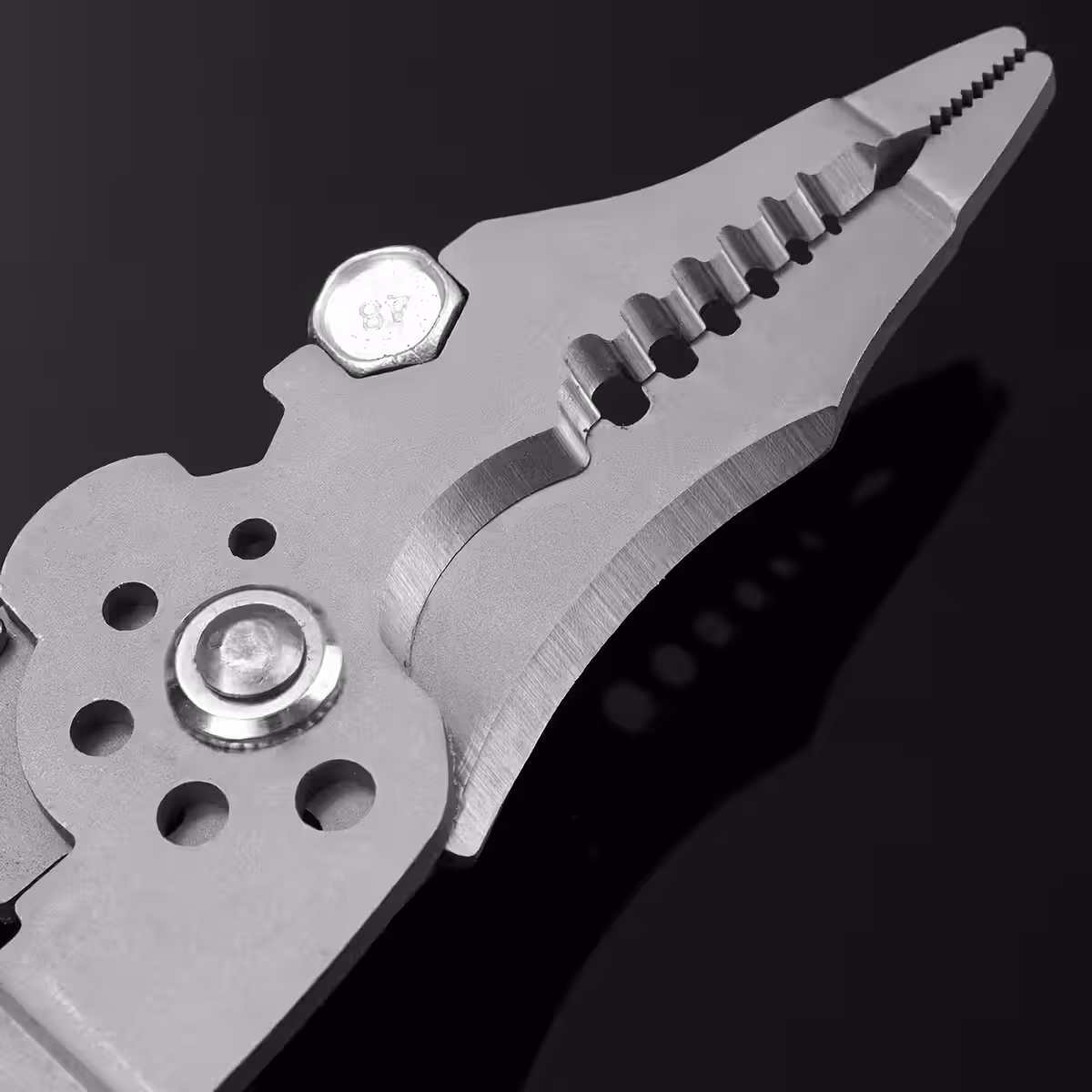 Area dedicata alla crimpatrice di terminali elettrici isolati e non isolati