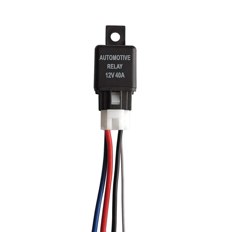 Relè auto 12V 4 pin 40A con base – vista frontale chiara