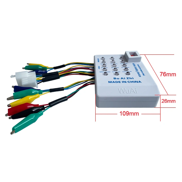 Batteria collegata al tester universale per verifica controller